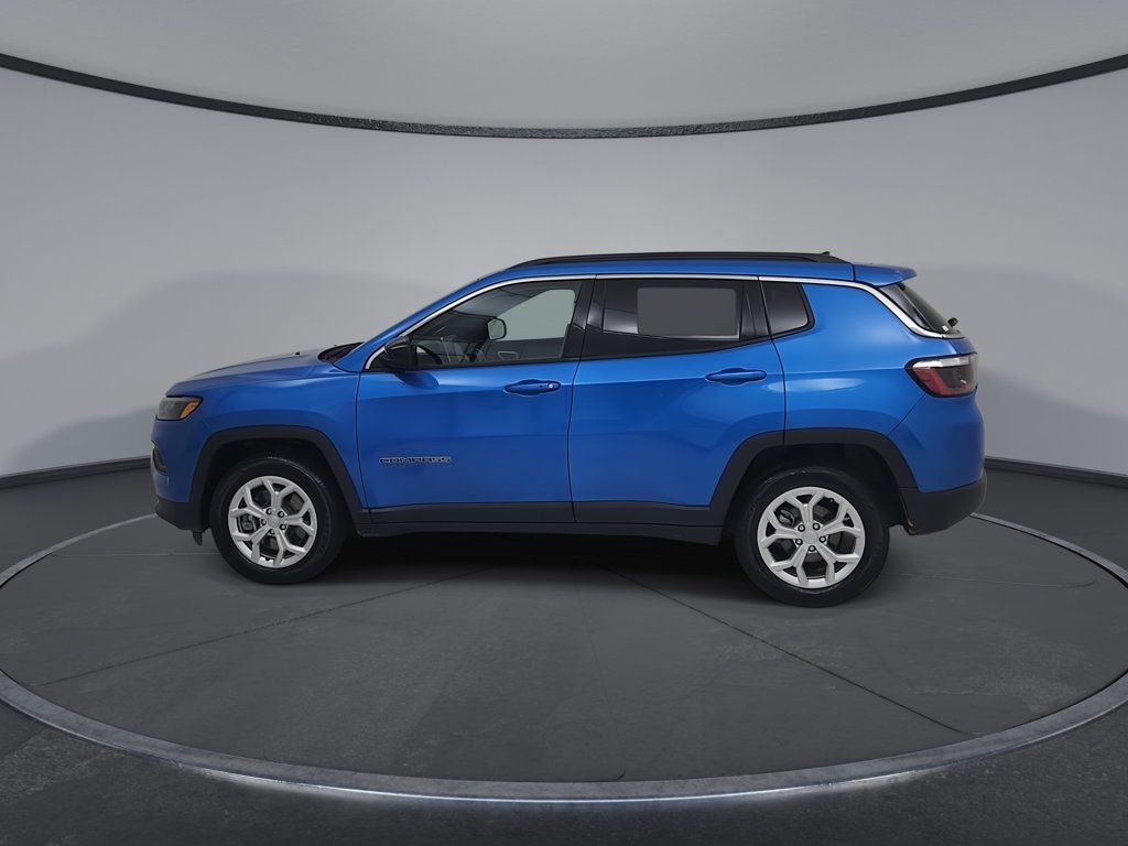 Used 2024 Jeep Compass Latitude AWD/4WD image 11