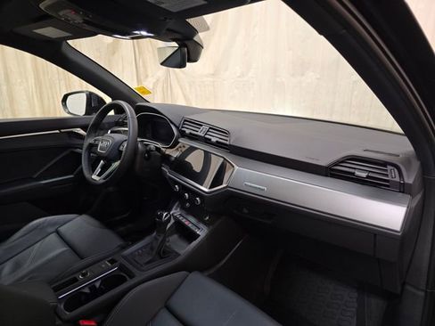 Certified 2025 Audi Q3 2.0T Premium w/ Convenience Package image 40