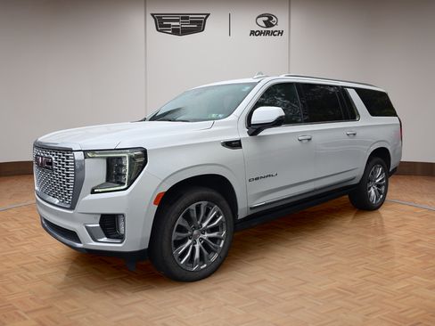 Used 2022 GMC Yukon XL Denali AWD/4WD image 1