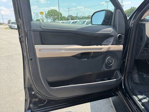 Used 2024 Ford Expedition Max Limited RWD image 13