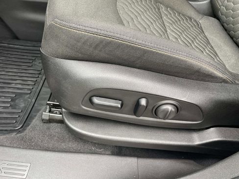 Used 2019 Chevrolet Equinox LT FWD image 16