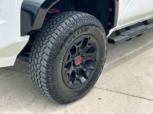 Certified 2025 Toyota Tacoma TRD Pro AWD/4WD image 9