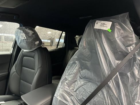 New 2026 Chevrolet Equinox LT w/ Convenience Package II image 4