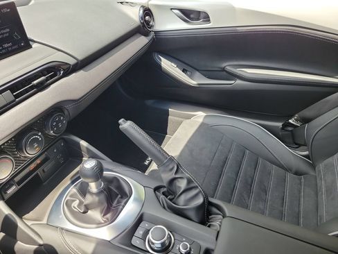 Used 2025 MAZDA MX-5 Miata RF Club RWD image 31