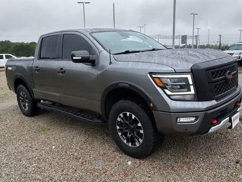 Used 2021 Nissan Titan PRO-4X w/ Pro-4x Convenience Package AWD/4WD image 2