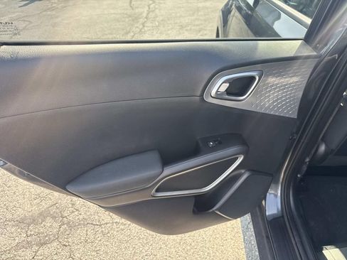 Used 2025 Kia Soul LX FWD image 15