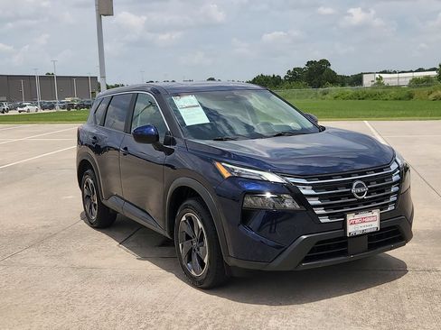 Used 2025 Nissan Rogue SV FWD image 3