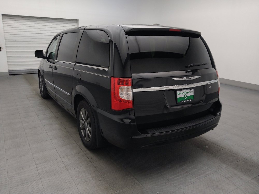 Used 2014 Chrysler Town & Country S FWD image 5