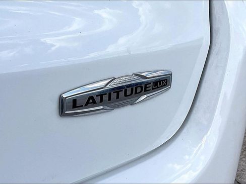 Used 2024 Jeep Compass Latitude w/ Sun and Sound Group image 21