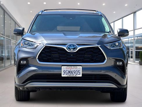 Used 2023 Toyota Highlander Platinum FWD image 9