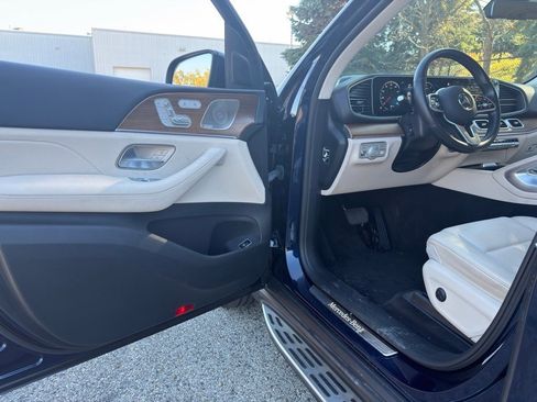 Used 2022 Mercedes-Benz GLE 350 4MATIC w/ Premium Package image 11