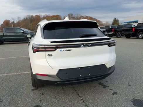 New 2026 Chevrolet Equinox EV LT w/ LPO, Blackout Package FWD image 7