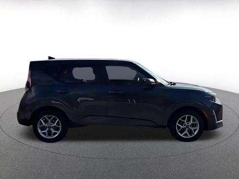 Used 2025 Kia Soul LX w/ LX Technology Package FWD image 12