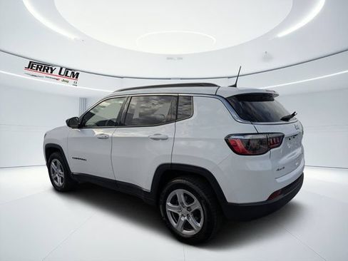 Used 2024 Jeep Compass Latitude AWD/4WD image 5