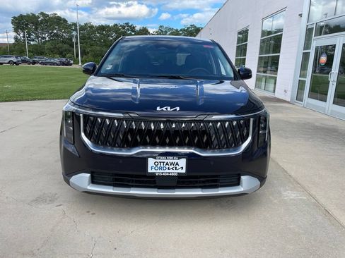 New 2026 Kia Carnival FWD image 3