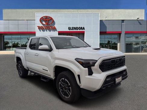 Certified 2025 Toyota Tacoma TRD Sport w/ TRD Sport Upgrade Package image 3