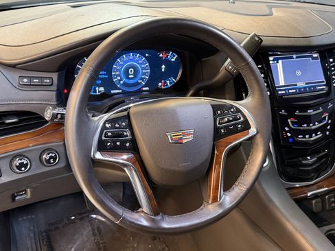 Used 2020 Cadillac Escalade ESV Premium Luxury AWD/4WD image 14