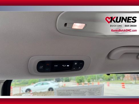 Used 2023 Chrysler Pacifica Touring-L FWD image 13