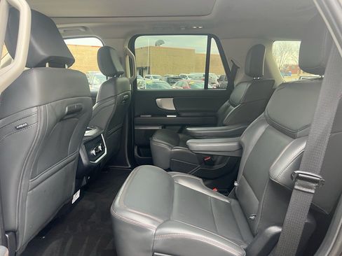 Used 2025 Ford Expedition Active AWD/4WD image 7