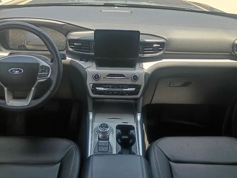 Used 2023 Ford Explorer XLT w/ Equipment Group 202A AWD/4WD image 17