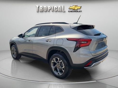 Used 2024 Chevrolet Trax LT w/ Driver Confidence Package FWD image 3