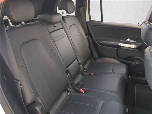 Used 2023 Mercedes-Benz GLB 250 4MATIC image 21