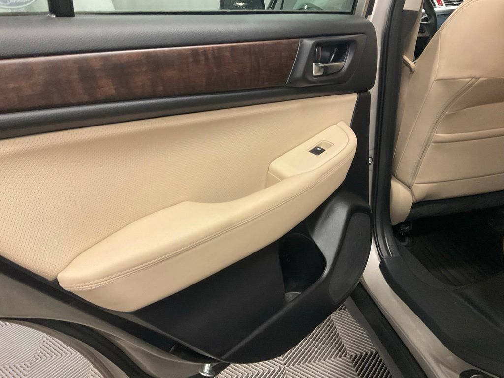Used 2017 Subaru Outback 2.5i Limited AWD/4WD image 28