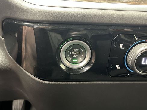 Certified 2022 Chevrolet Silverado 1500 LT AWD/4WD image 22
