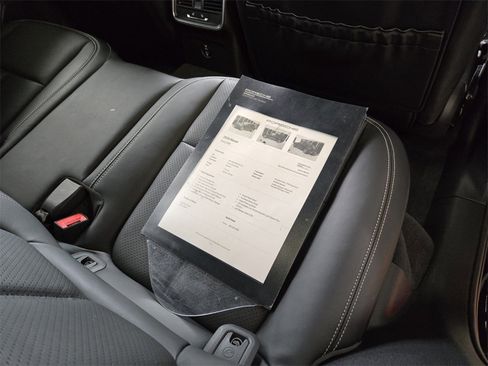 Used 2025 Porsche Macan image 21