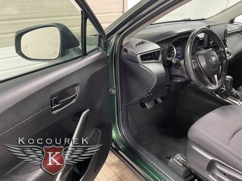 Used 2022 Toyota Corolla Cross LE image 10