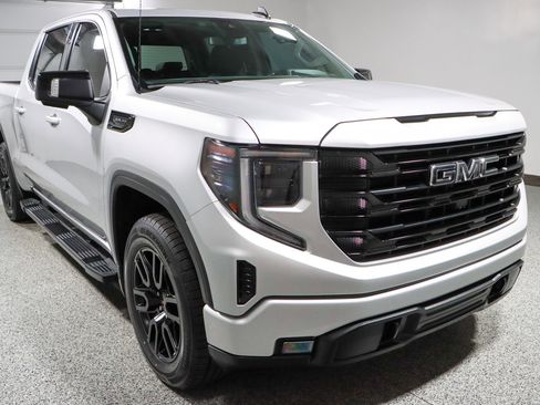 Used 2022 GMC Sierra 1500 Elevation w/ Elevation Premium Package image 5