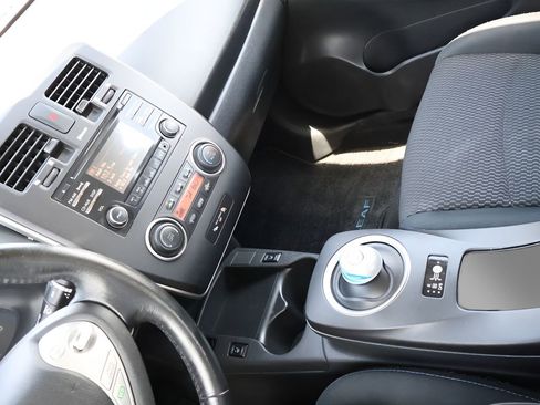 Used 2015 Nissan Leaf S FWD image 20