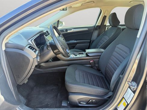 Used 2020 Ford Fusion SE FWD image 2