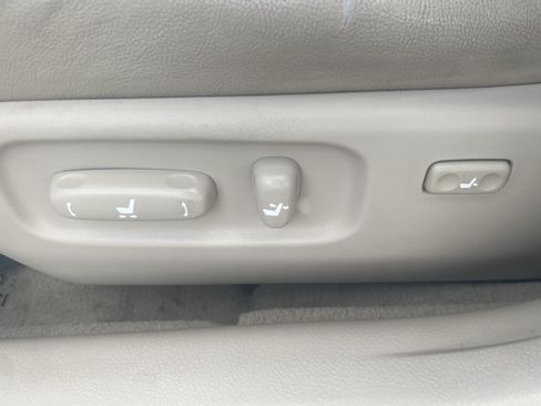Used 2005 Toyota Avalon XLS FWD image 13