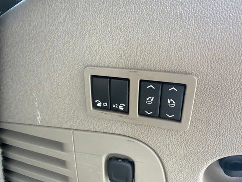 Used 2016 Chevrolet Tahoe LTZ AWD/4WD image 34