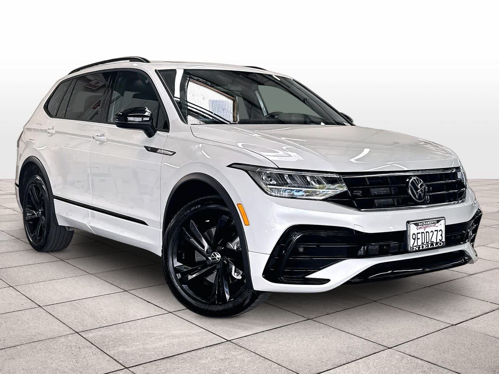 Used 2023 Volkswagen Tiguan SE R-Line AWD/4WD image 3