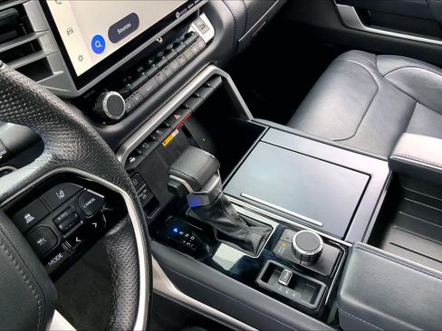 Used 2022 Toyota Tundra Platinum image 16