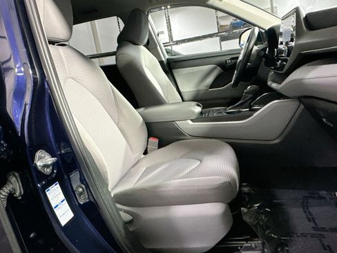 Used 2022 Toyota Highlander L image 36