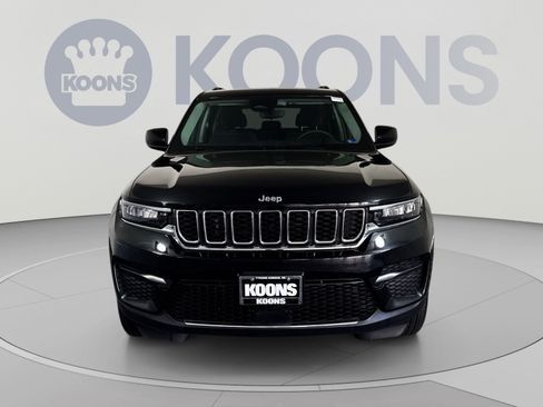 Used 2023 Jeep Grand Cherokee Laredo w/ Trailer Tow Prep Group (B) AWD/4WD image 11