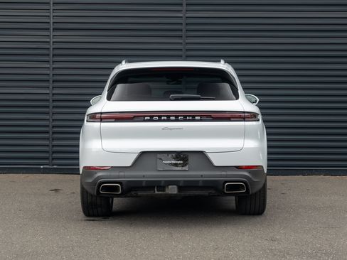 Certified 2024 Porsche Cayenne AWD/4WD image 7