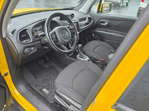 Used 2019 Jeep Renegade Altitude w/ UConnect 8.4 Nav Group image 4