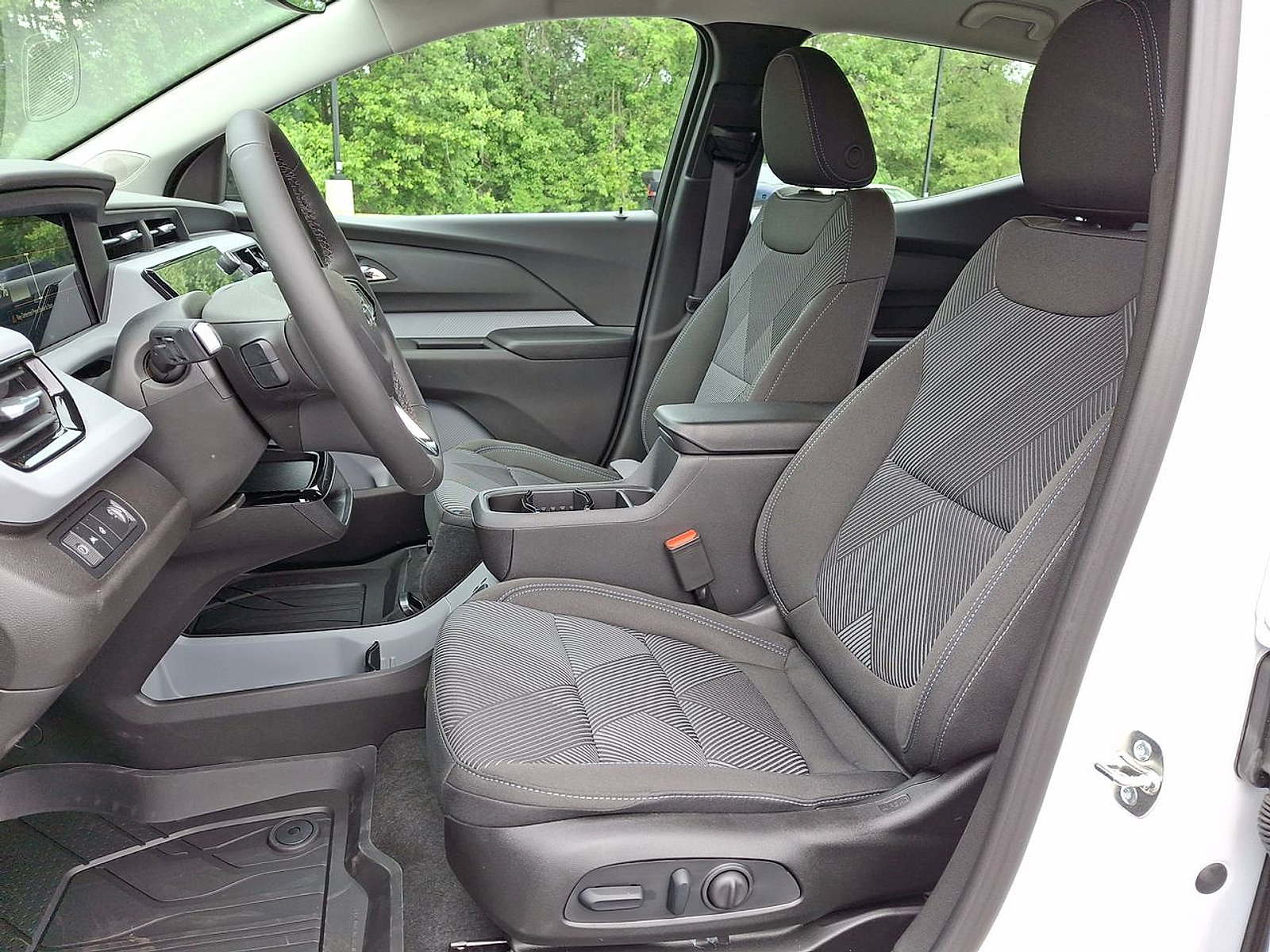 New 2027 Chevrolet Bolt LT w/ Comfort Package FWD image 14
