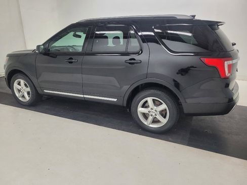 Used 2017 Ford Explorer XLT w/ Equipment Group 202A AWD/4WD image 3