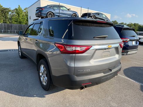 Used 2021 Chevrolet Traverse LS FWD image 2