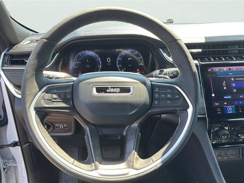Certified 2025 Jeep Grand Cherokee L Limited AWD/4WD image 19
