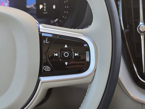 New 2026 Volvo XC60 B5 Ultra w/ Climate Package image 31