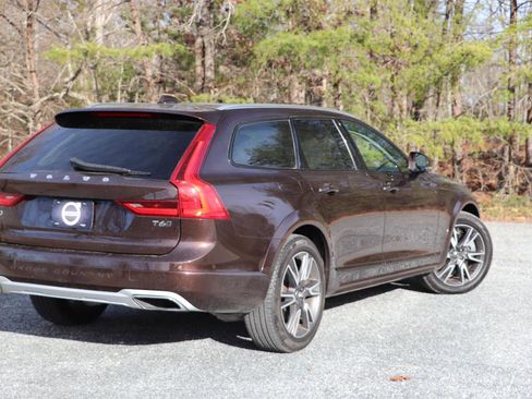 Used 2017 Volvo V90 T6 Cross Country AWD/4WD image 3