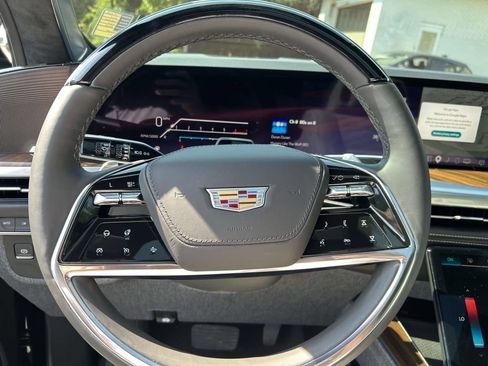 Used 2025 Cadillac Escalade ESV Sport Platinum w/ LPO, ONYX Package AWD/4WD image 24