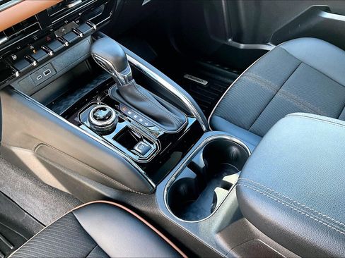 Used 2024 GMC Canyon AT4 w/ Canyon Safety Plus Package image 18