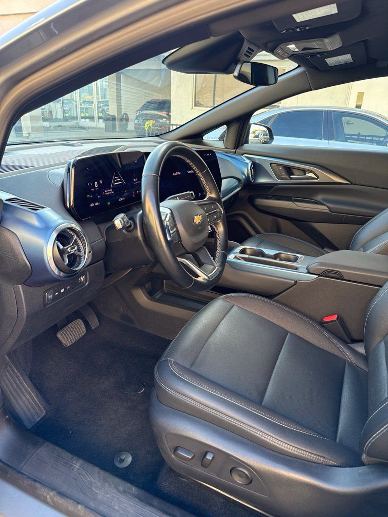 Used 2024 Chevrolet Equinox EV LT w/ LPO, Blackout Package FWD image 17